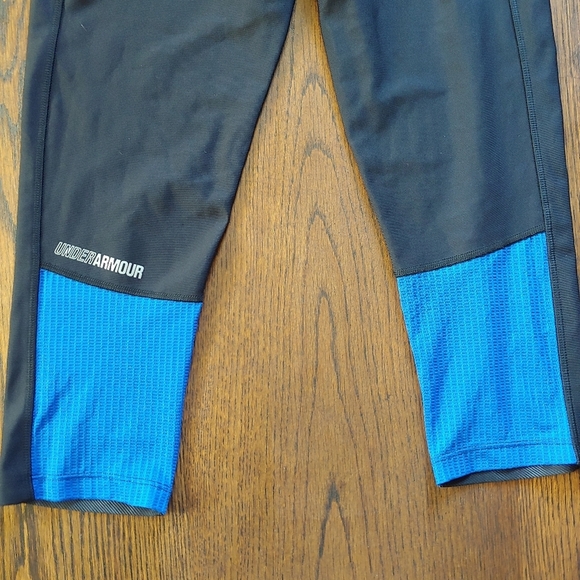 Under Armour Compression Black and Blue Cropped Leggings Size Women's Small - Picture 6 of 10